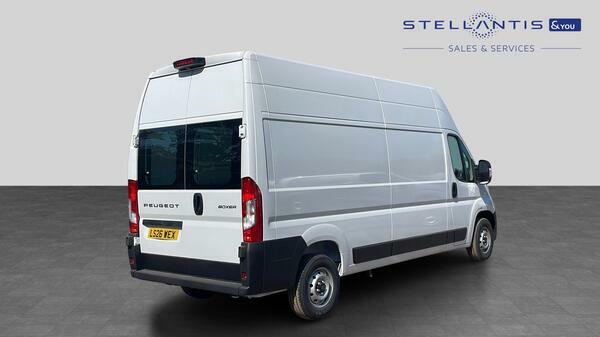 Peugeot Boxer 2.2 Bluehdi 335 Professional Panel Van  #3