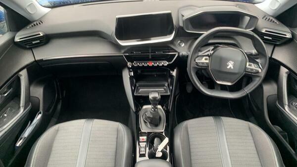 Peugeot 2008 1.2 Puretech Allure Premium Suv #4