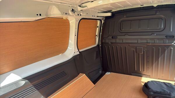 Peugeot E-Partner Mpv White #30