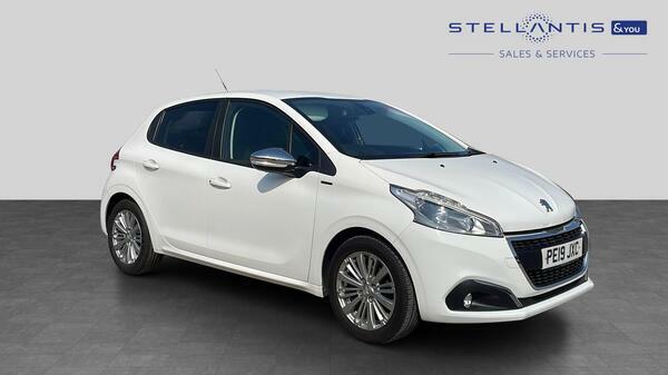 Peugeot 208 1.2 Puretech Signature Hatchback