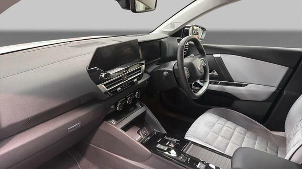 Citroen e-C4 100Kw E-series 50Kwh White #14