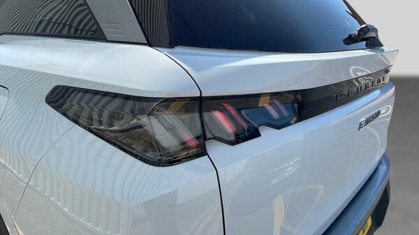Peugeot 5008 73Kwh Allure Suv 210 Ps KM75FBF #5