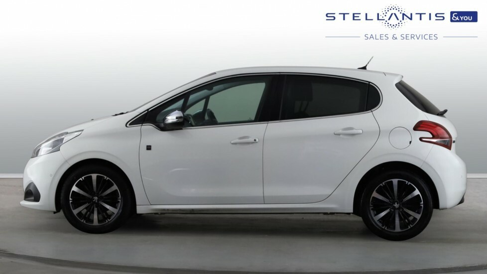 Peugeot 208 Tech Edition Black #14