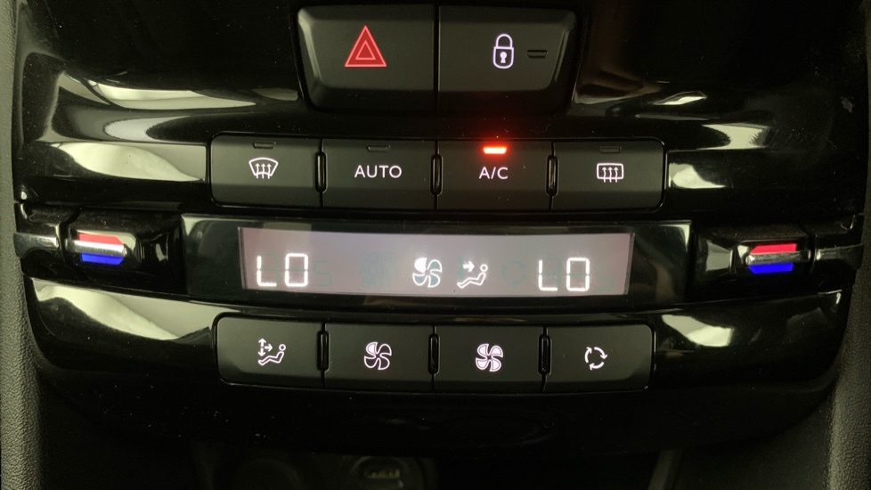 Peugeot 208 Tech Edition Black #32