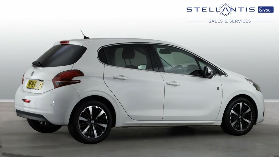 Peugeot 208 Tech Edition Black #12