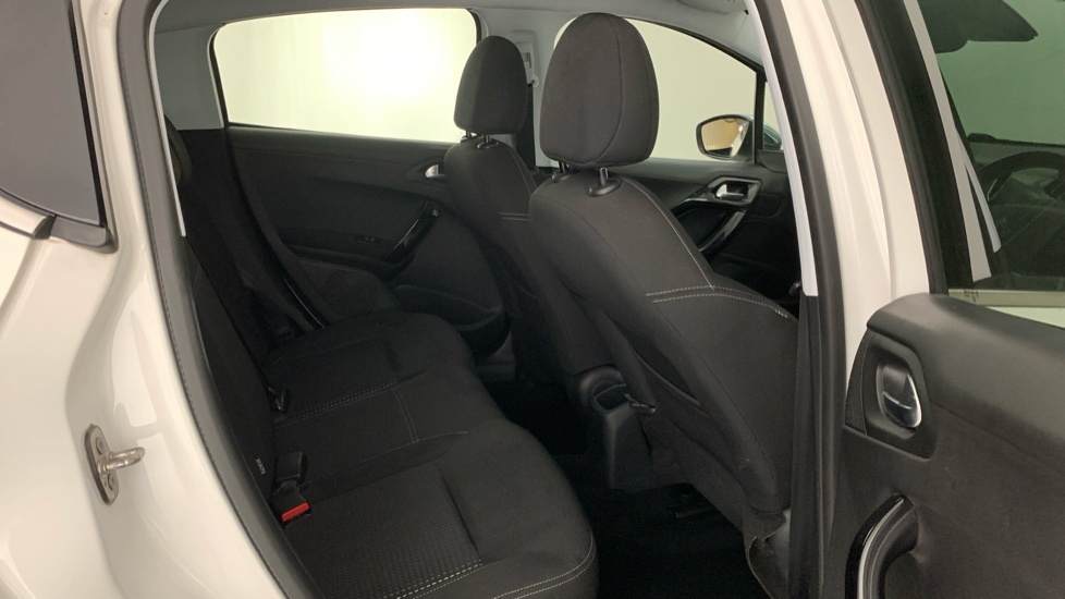 Peugeot 208 Tech Edition Black #58