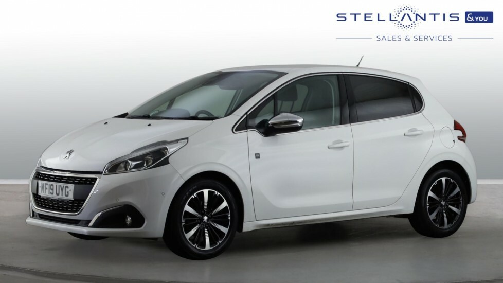 Peugeot 208 Tech Edition Black #15