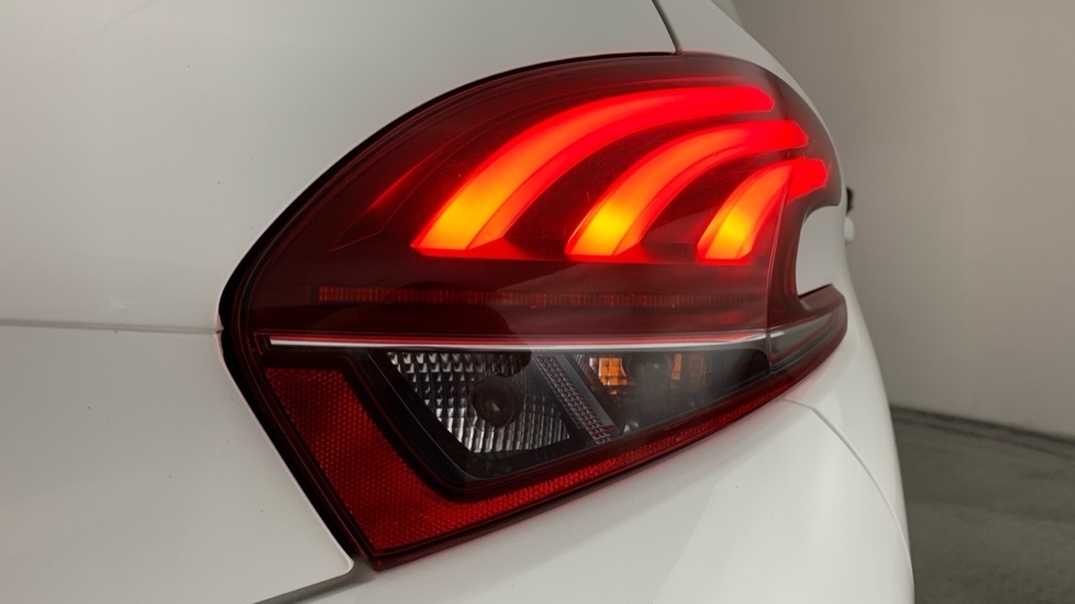 Peugeot 208 Tech Edition Black #41