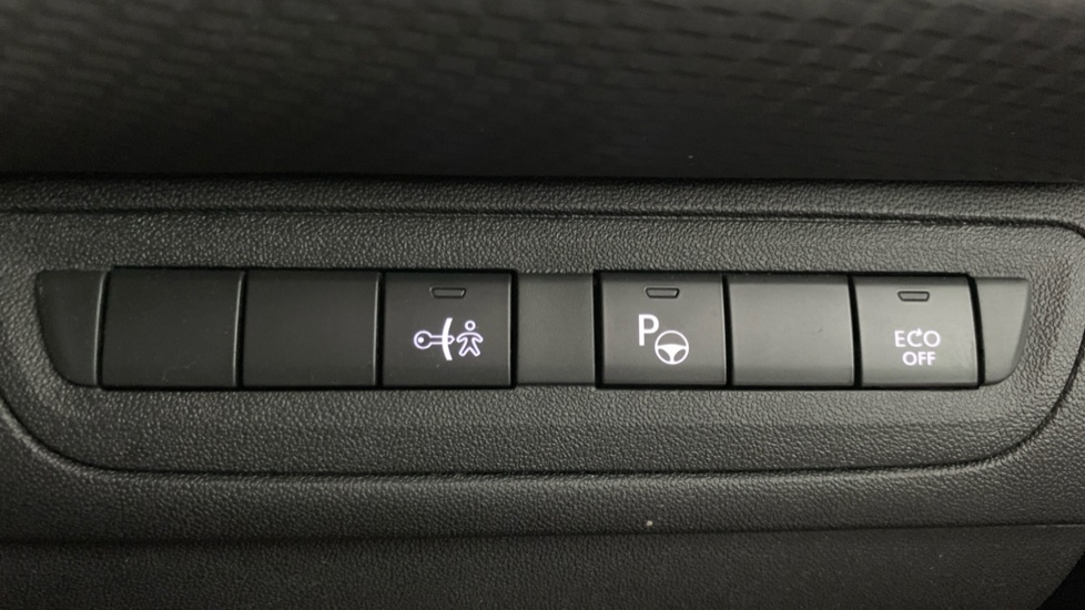 Peugeot 208 Tech Edition Black #22