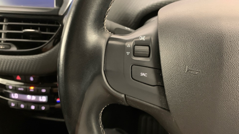 Peugeot 208 Tech Edition Black #18