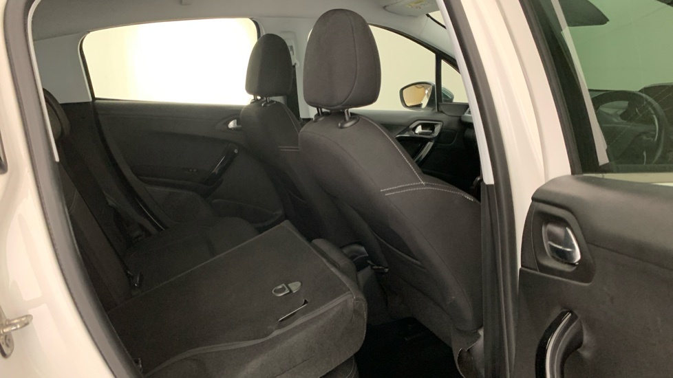 Peugeot 208 Tech Edition Black #59