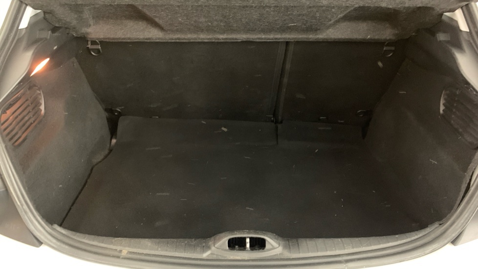 Peugeot 208 Tech Edition Black #44