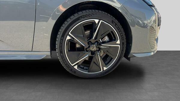 Peugeot 308 Hatchback Green #12