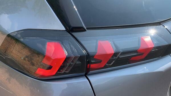 Peugeot e-2008 50Kwh Allure Premium Suv 7Kw Ch #5