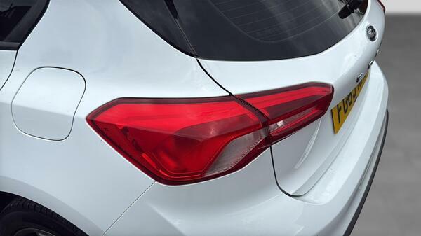 Ford Focus 1.0T Ecoboost St-line Hatchback Eu FG69NXZ White #5