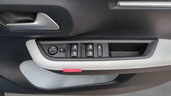 Citroen C3 83Kw Plus 44Kwh Blue #38