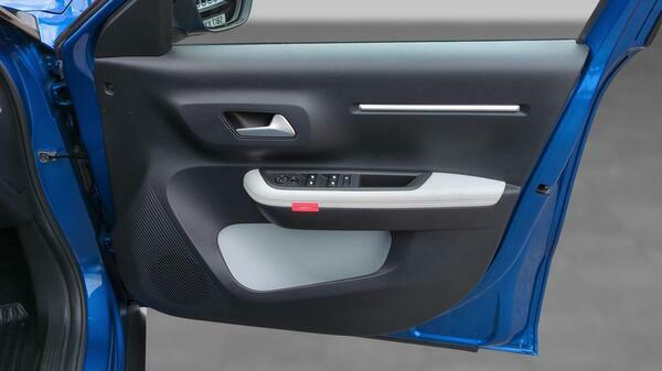 Citroen C3 83Kw Plus 44Kwh Blue #37
