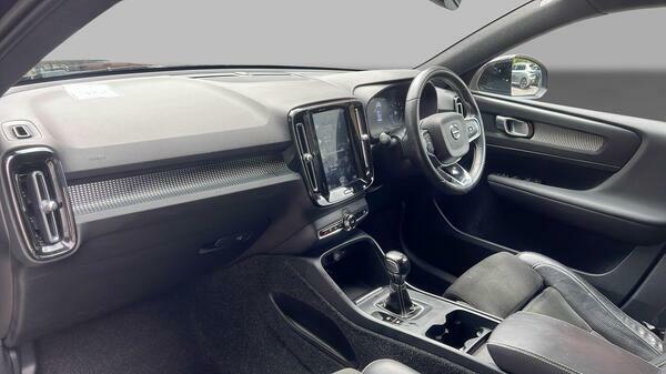 Volvo XC40 T3 R-design Black #15