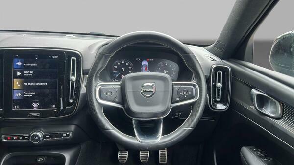 Volvo XC40 T3 R-design Black #18
