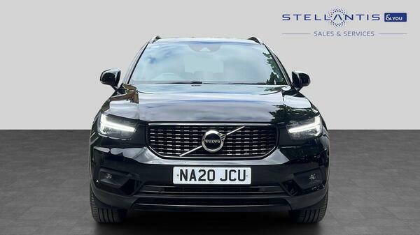Volvo XC40 T3 R-design Black #10