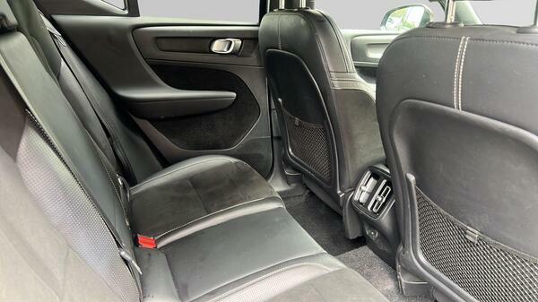 Volvo XC40 T3 R-design Black #33