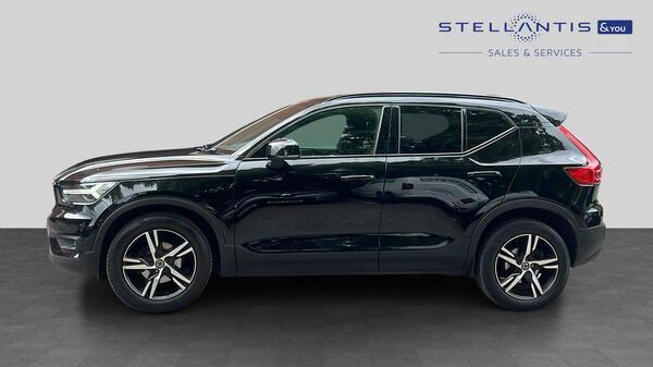 Volvo XC40 T3 R-design Black #7