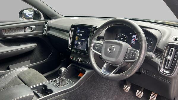 Volvo XC40 T3 R-design Black #29