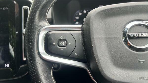 Volvo XC40 T3 R-design Black #19