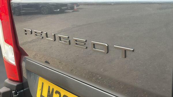 Peugeot Boxer 2.2 Bluehdi 140 H2 Van Professional White #43