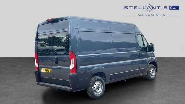 Peugeot Boxer 2.2 Bluehdi 335 Professional Panel Van  #3