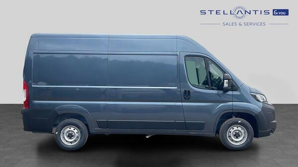 Peugeot Boxer 2.2 Bluehdi 335 Professional Panel Van  #2
