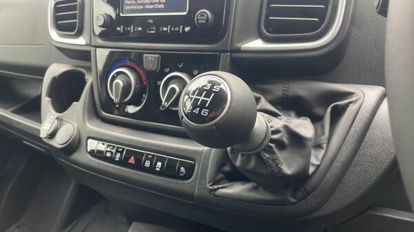 Peugeot Boxer 2.2 Bluehdi 140 H2 Van Professional White #26