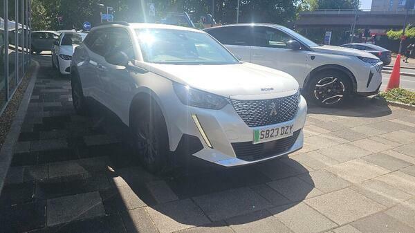 Peugeot e-2008 50Kwh Active Premium Suv 7Kw