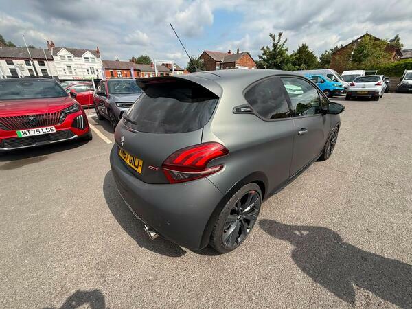 Peugeot 208 1.6 Thp Gti By Peugeot Sport Hatchback #3