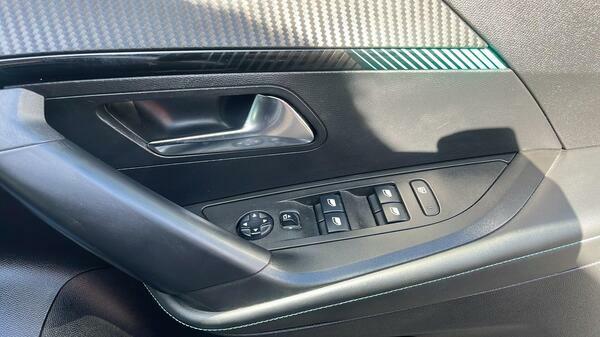 Peugeot e-2008 50Kwh Gt Grey #33