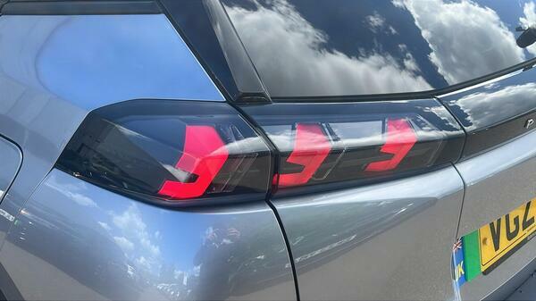 Peugeot e-2008 50Kwh Allure Premium Suv 136 Ps Grey #5