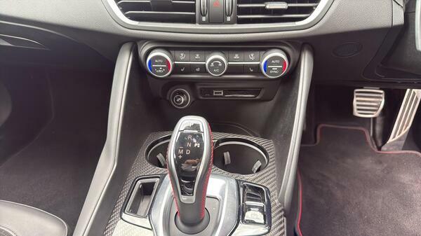 Alfa Romeo Giulia 2.0 Tb Sprint Red #24