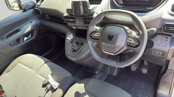 Peugeot Partner Asphalt Black #15