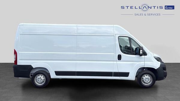 Peugeot Boxer 2.2 Bluehdi 335 Professional Premium Panel Van 5  #2