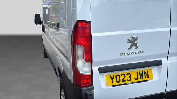 Peugeot Boxer 2.2 Bluehdi 335 Professional Premium Panel Van 5  #4
