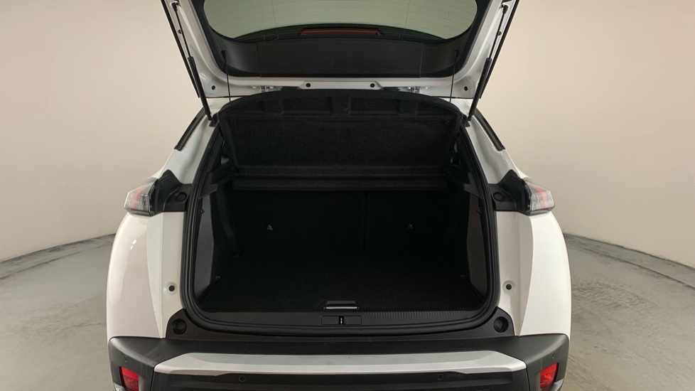 Peugeot 2008 1.2 Puretech Allure Premium Suv Manua  #5
