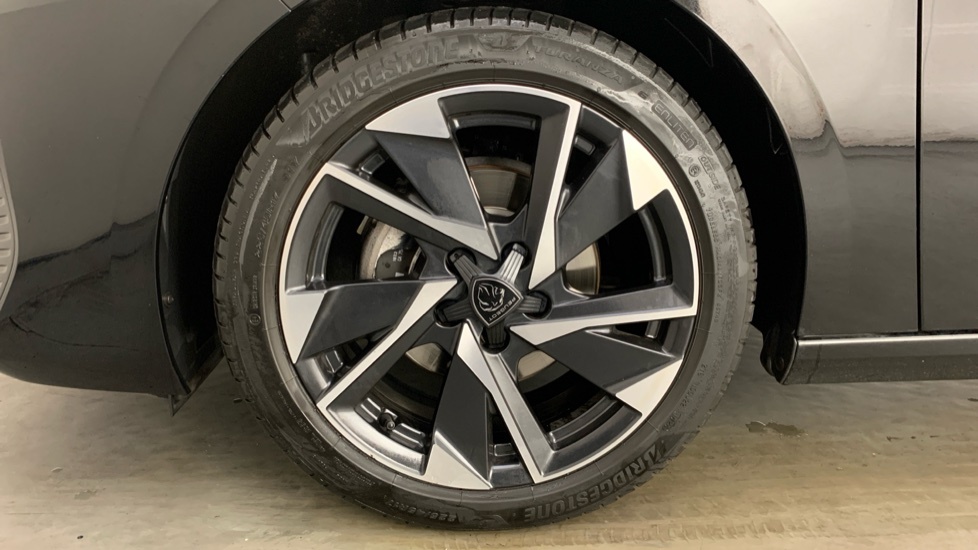 Peugeot 308 1.2 Puretech Allure Premium Hatchback E #6