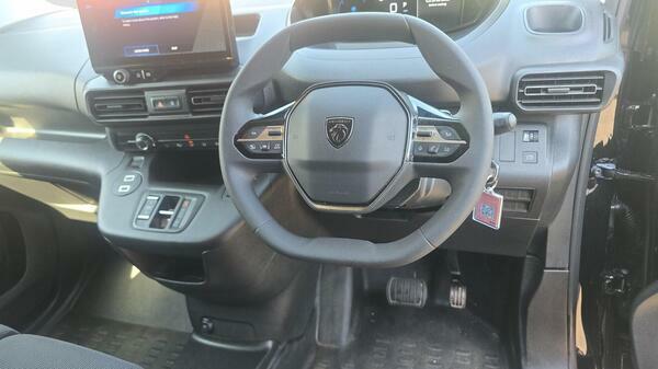 Peugeot Partner 1.5 Bluehdi 1000 Professional Plus Standard Panel Black #17