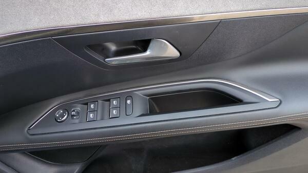 Peugeot 3008 1.2 Puretech Active Premium Grey #38