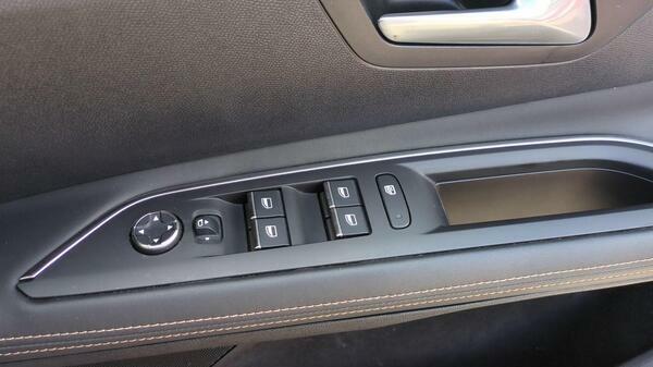 Peugeot 3008 1.2 Puretech Active Premium Grey #34