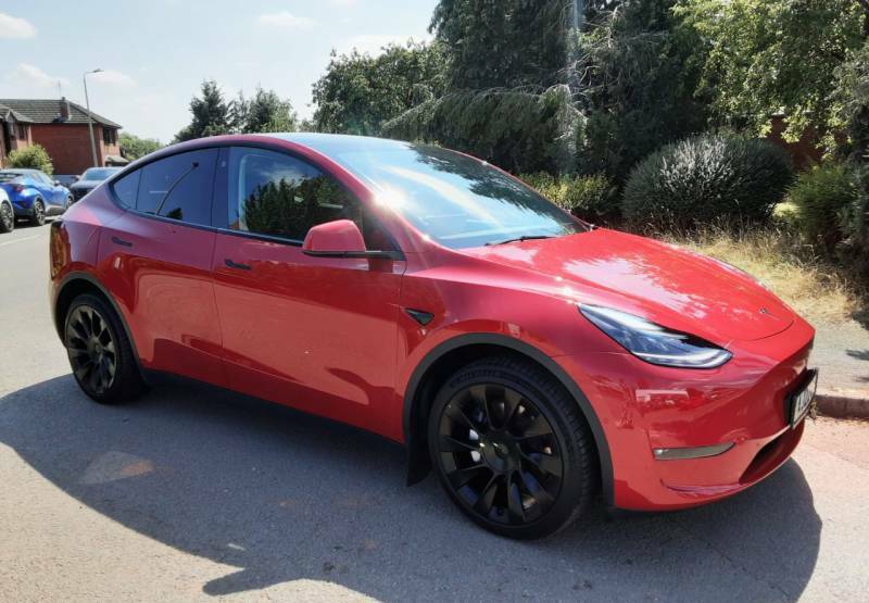 Tesla Model Y Long Range Awd - 2022 22 Red