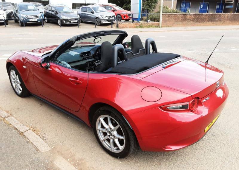 Mazda MX-5 1.5 Se Red #5