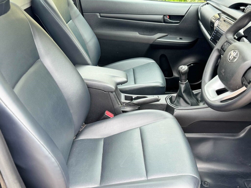Toyota HILUX 2.4 D-4d Active Pickup Double Cab Manua White #9