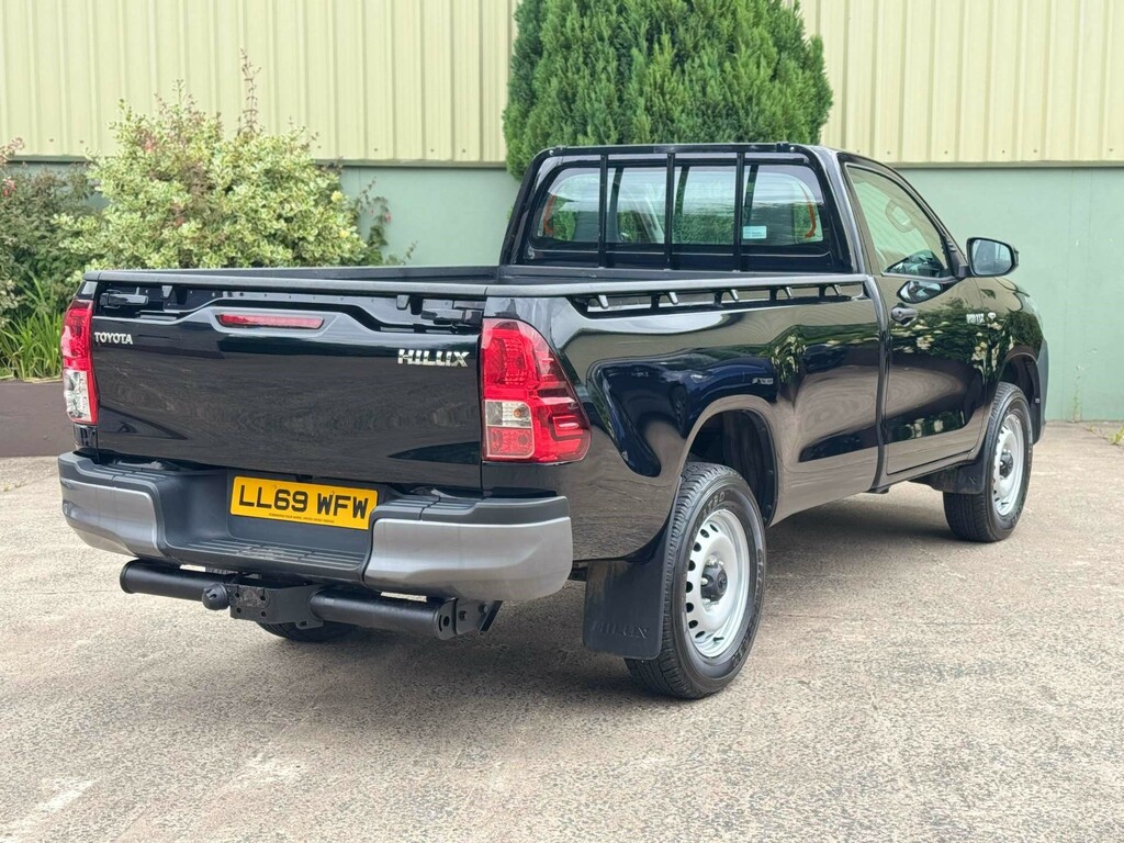 Toyota HILUX 2.4 D-4d Active Pickup Double Cab Manua White #8