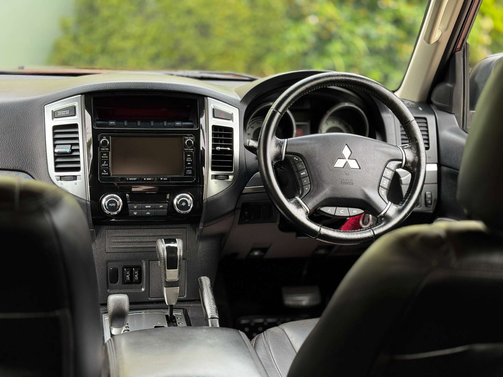 Mitsubishi Shogun Warrior Di-d Swb 4Wd #2